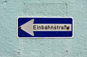 Schild „Einbahnstraße“