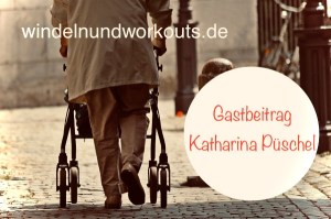 Alte Frau mit Rollator